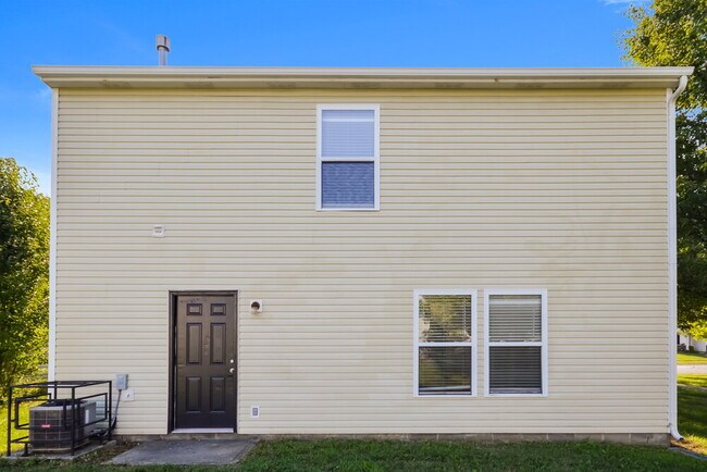 Building Photo - 1918 Dutch Elm Dr