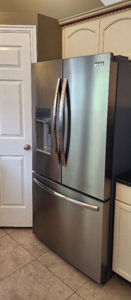Building Photo - 582 Meadow Hill Dr