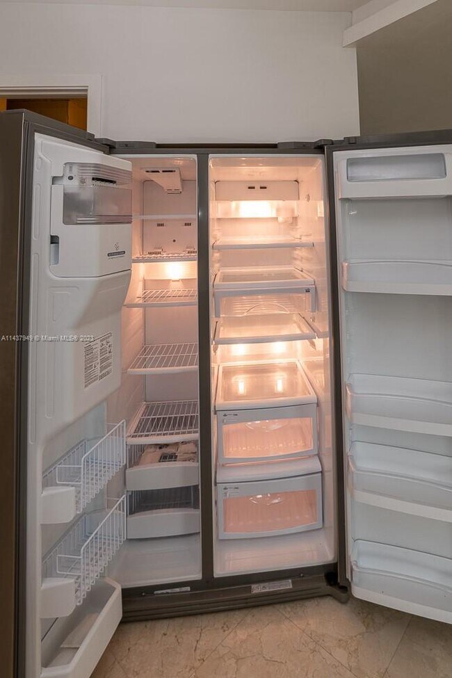 Building Photo - 76 Isle of Venice Dr