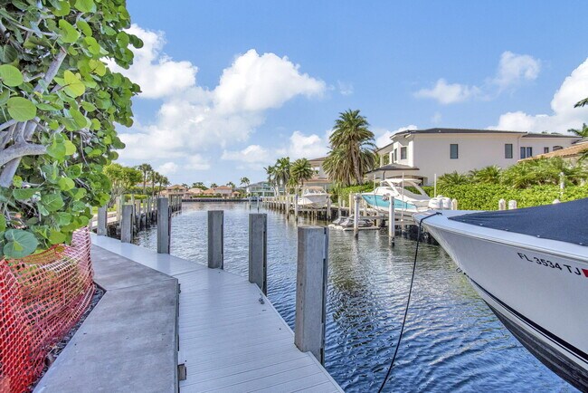 Building Photo - 4740 S Ocean Blvd