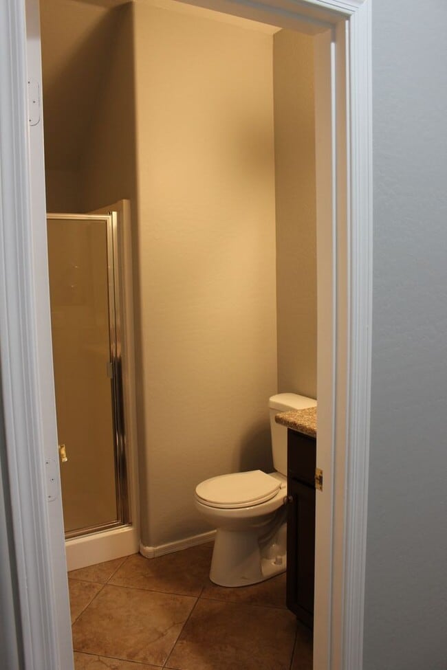 Building Photo - Large 4 bedroom home in Power Ranch