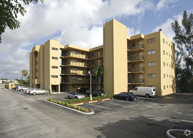 Primary Photo - La Riviera Apartments