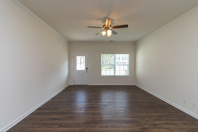 Building Photo - 4831 Birchcrest Ln