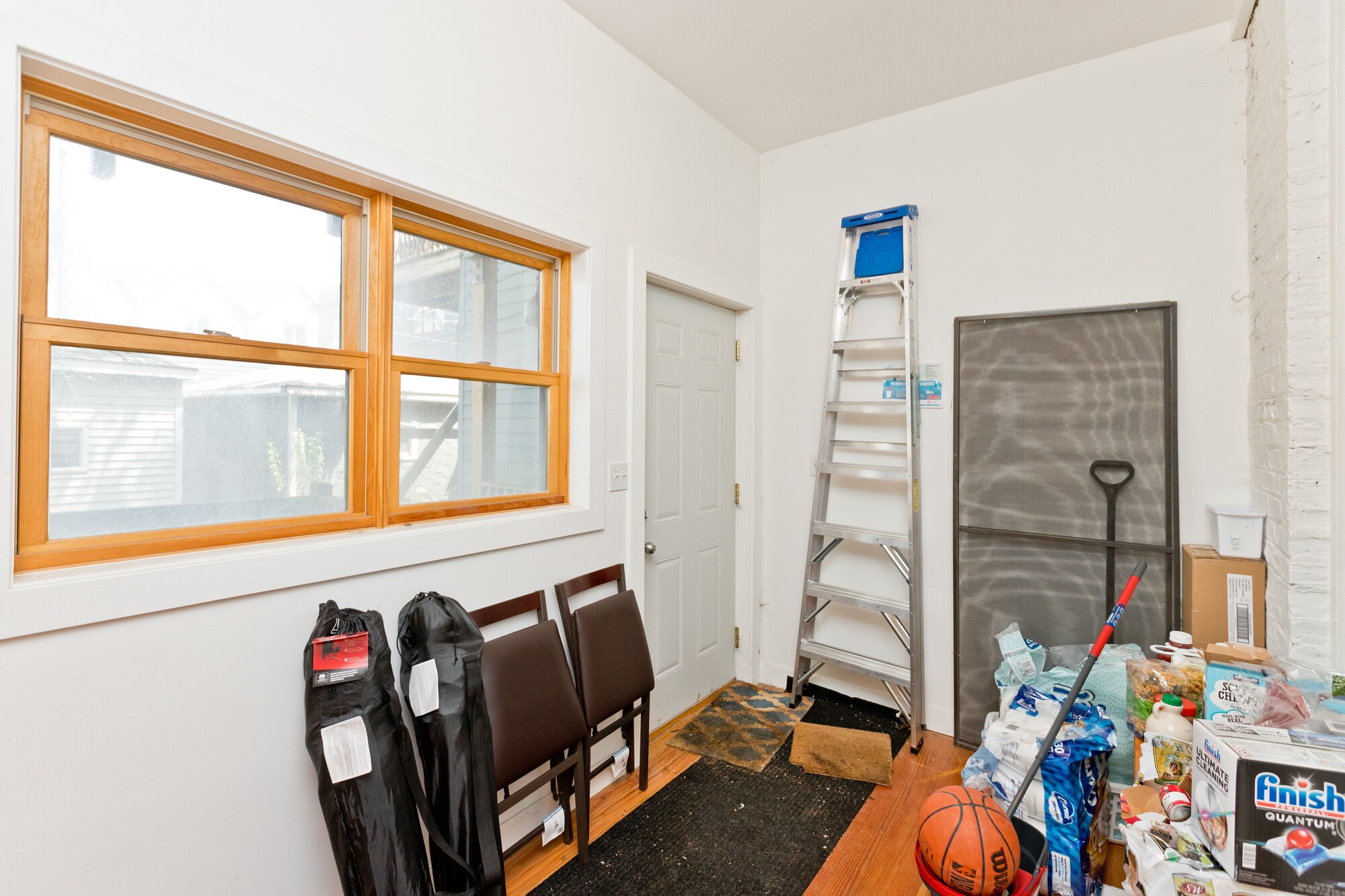 Building Photo - 2139 N Oakley Ave