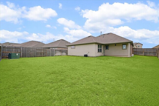 Building Photo - 26626 Daylily Grove St