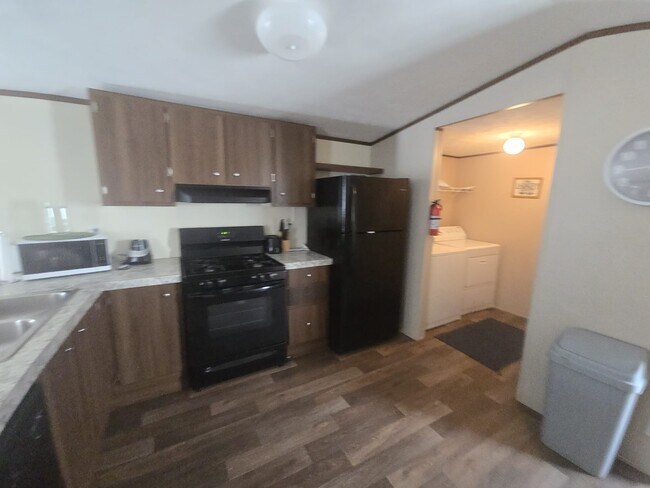 Building Photo - 790 N Broadway St