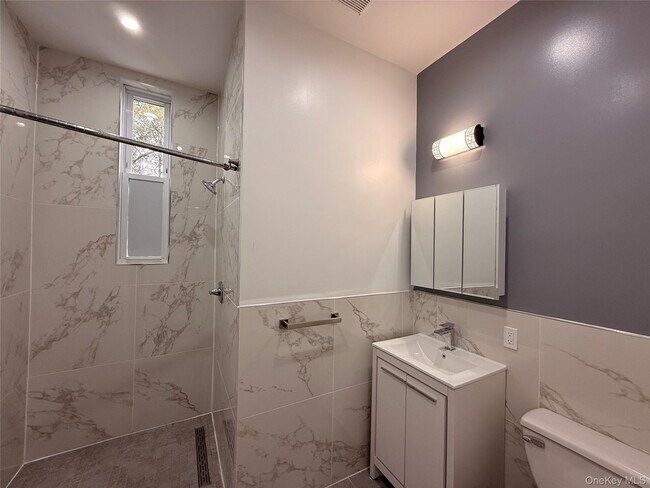 Building Photo - 222 Primrose Ave