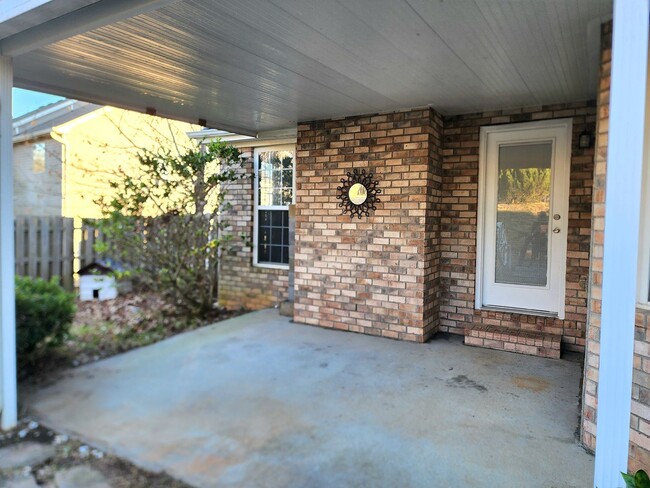 Building Photo - 4 BR Home in Granite Hill