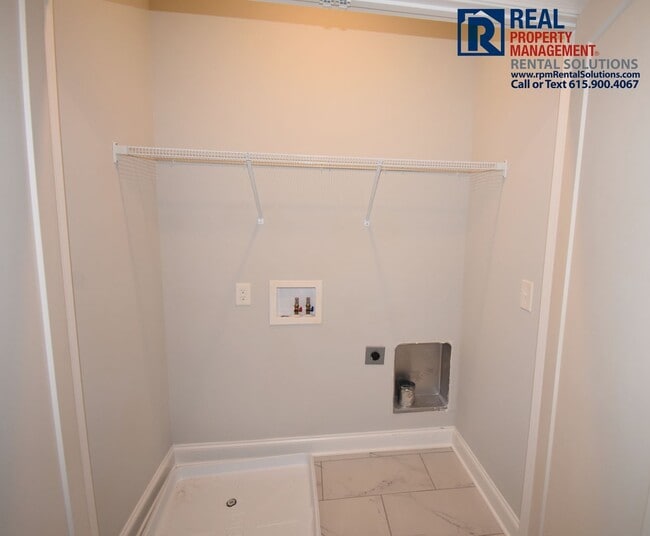 Building Photo - Gorgeous 2 Bedroom Townhome in the heart of Murfreesboro! Community pool and playground!