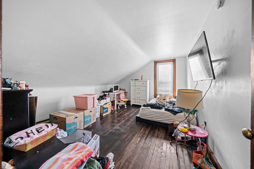 Building Photo - 74 S 6th Ave