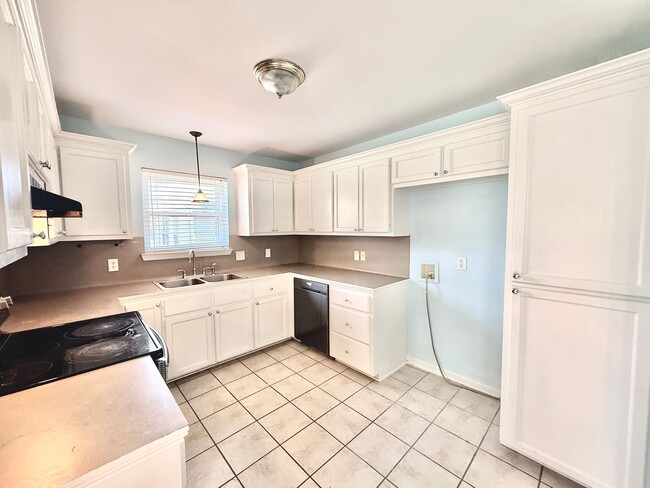 Building Photo - 15253 E Bayou Dr