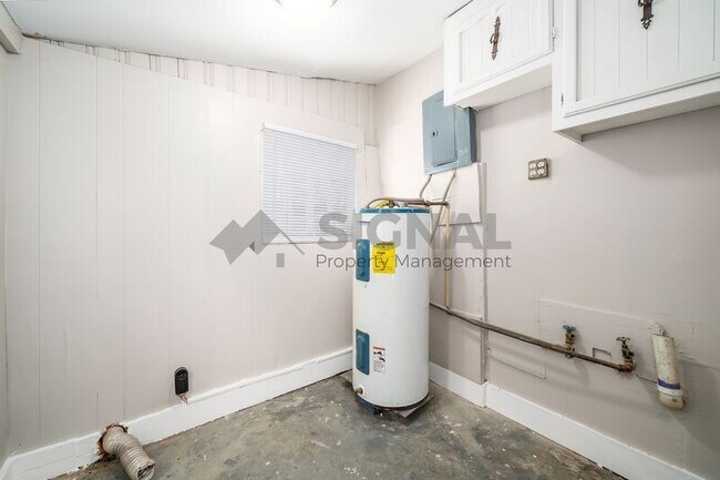 Building Photo - 529 Telford Ln