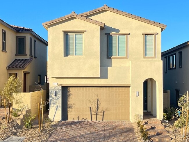 Building Photo - MOUNTAIN VIEWS, Gently lived in 4 bedroom 2.5 Bathrooms with Loft, home is a Must See!