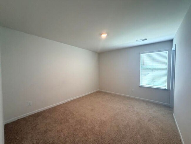 Building Photo - 526 Leven Dr