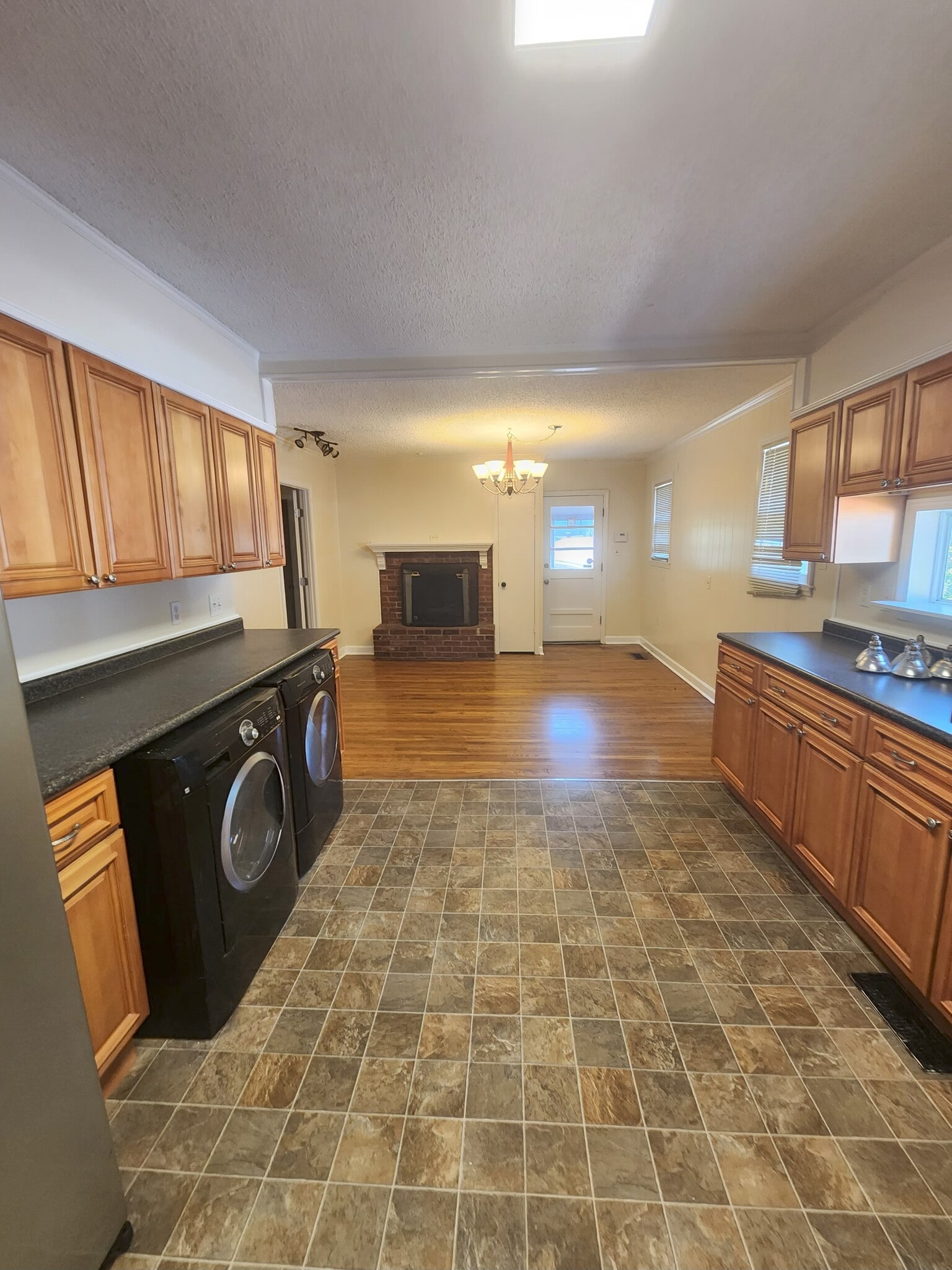 Large Kitchen - 405 Haynes St