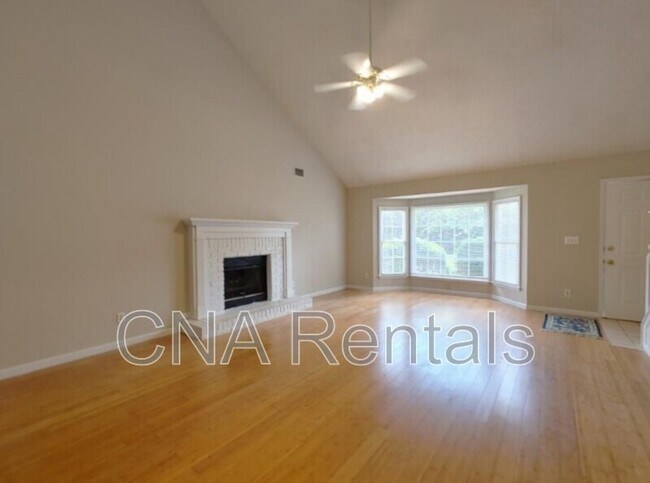 Building Photo - 4635 Hampton Square Dr