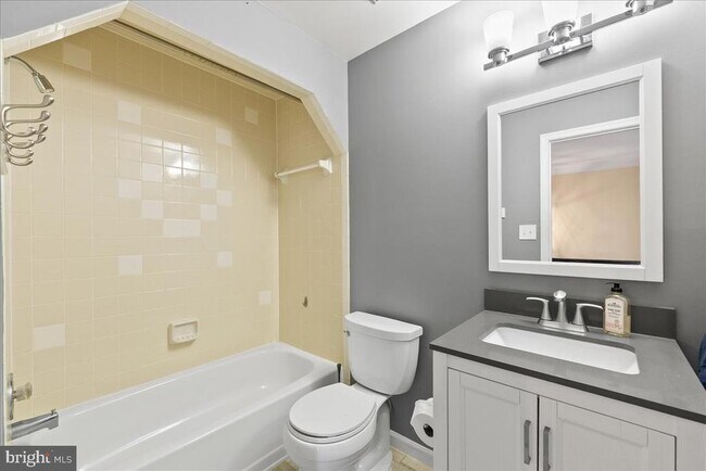 Building Photo - 4527 Sawgrass Ct