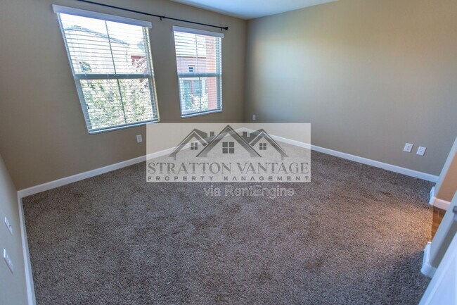 Building Photo - 240 W Juniper Ave