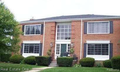 Building Photo - 780 E Fox Hills Dr