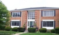 Building Photo - 780 E Fox Hills Dr