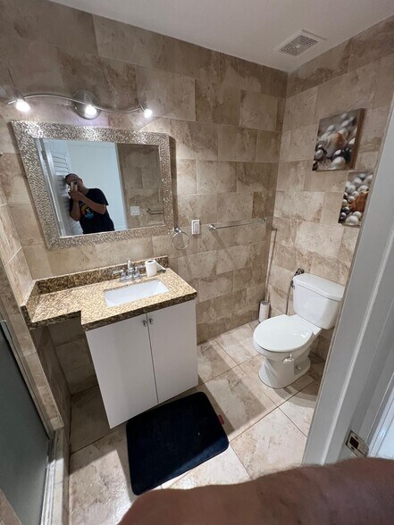 Building Photo - 1060 SW 111th Way