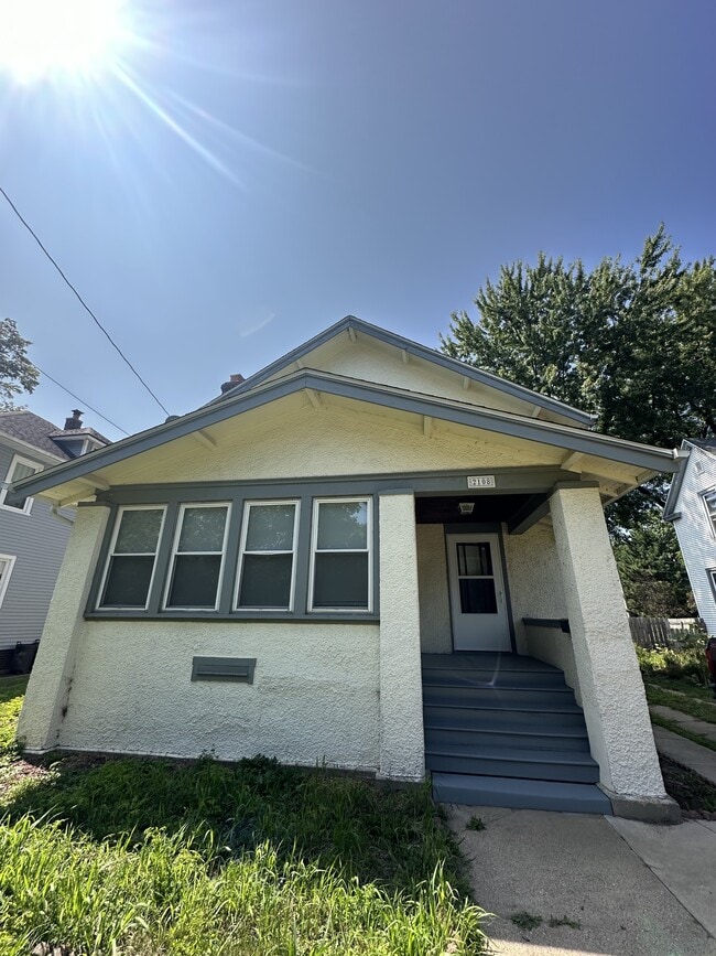 Primary Photo - 2108 Oxford St