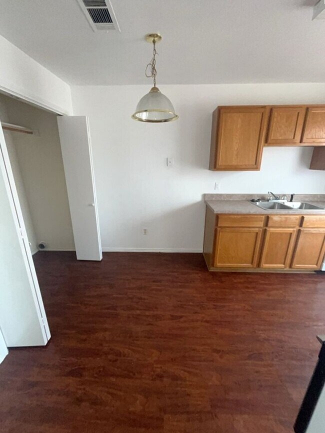 Building Photo - AVAILABLE NOW! Pets Allowed!