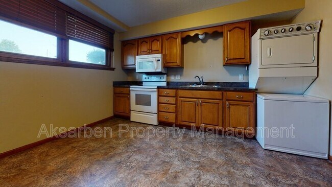 Building Photo - 2776 33rd Ave