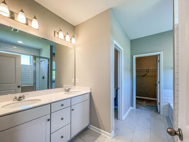 Building Photo - Silverleaf 4/3 w water view!!