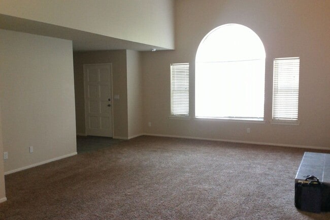 Building Photo - 1703 E Eclipse Ave