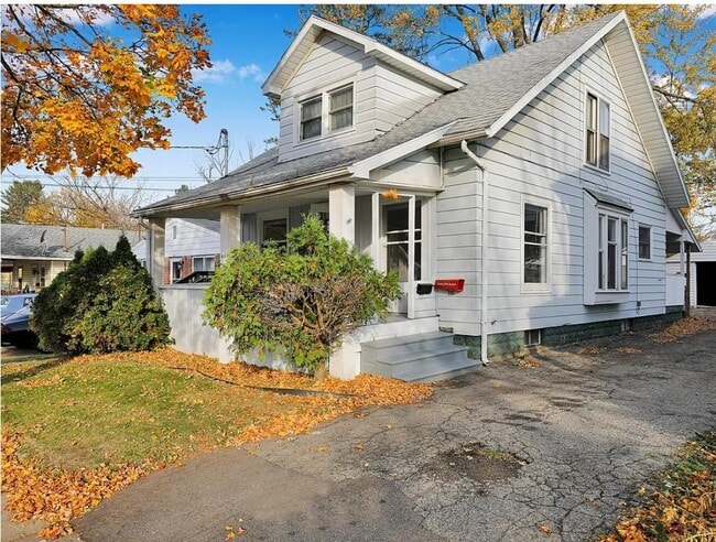 Building Photo - 405 E Hodge Ave