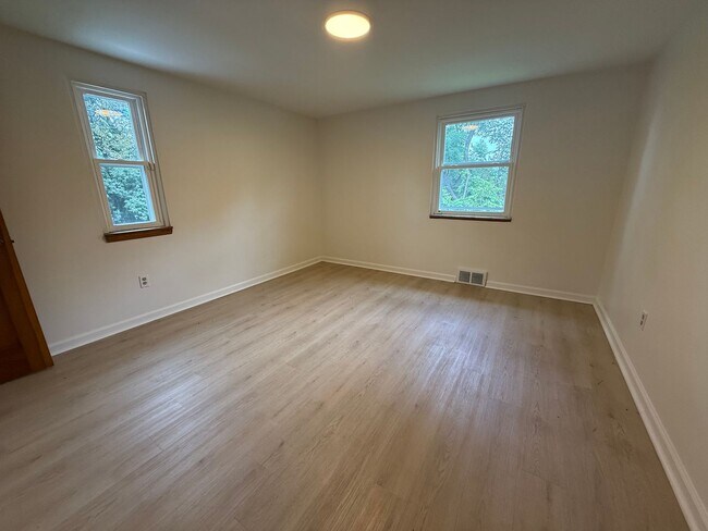 Building Photo - Updated Home - West Mifflin