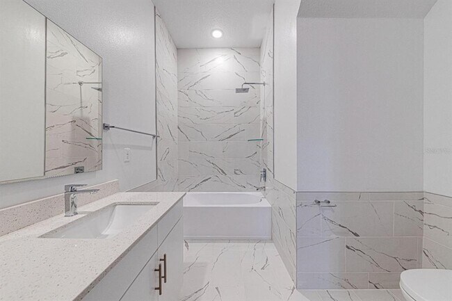 Building Photo - 400 Famagusta Dr