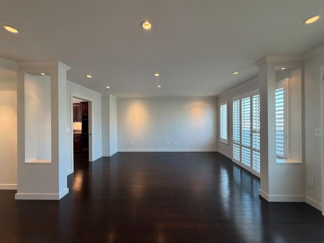 Building Photo - Luxury Pacific Heights 3BD/2.5BA with Private Rooftop Deck