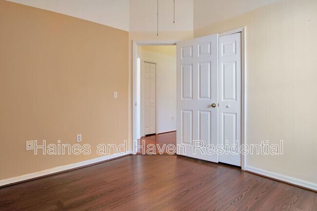 Building Photo - 990 Kenbar St