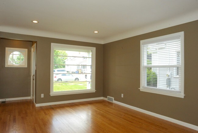 Building Photo - 1030 Veto St NW