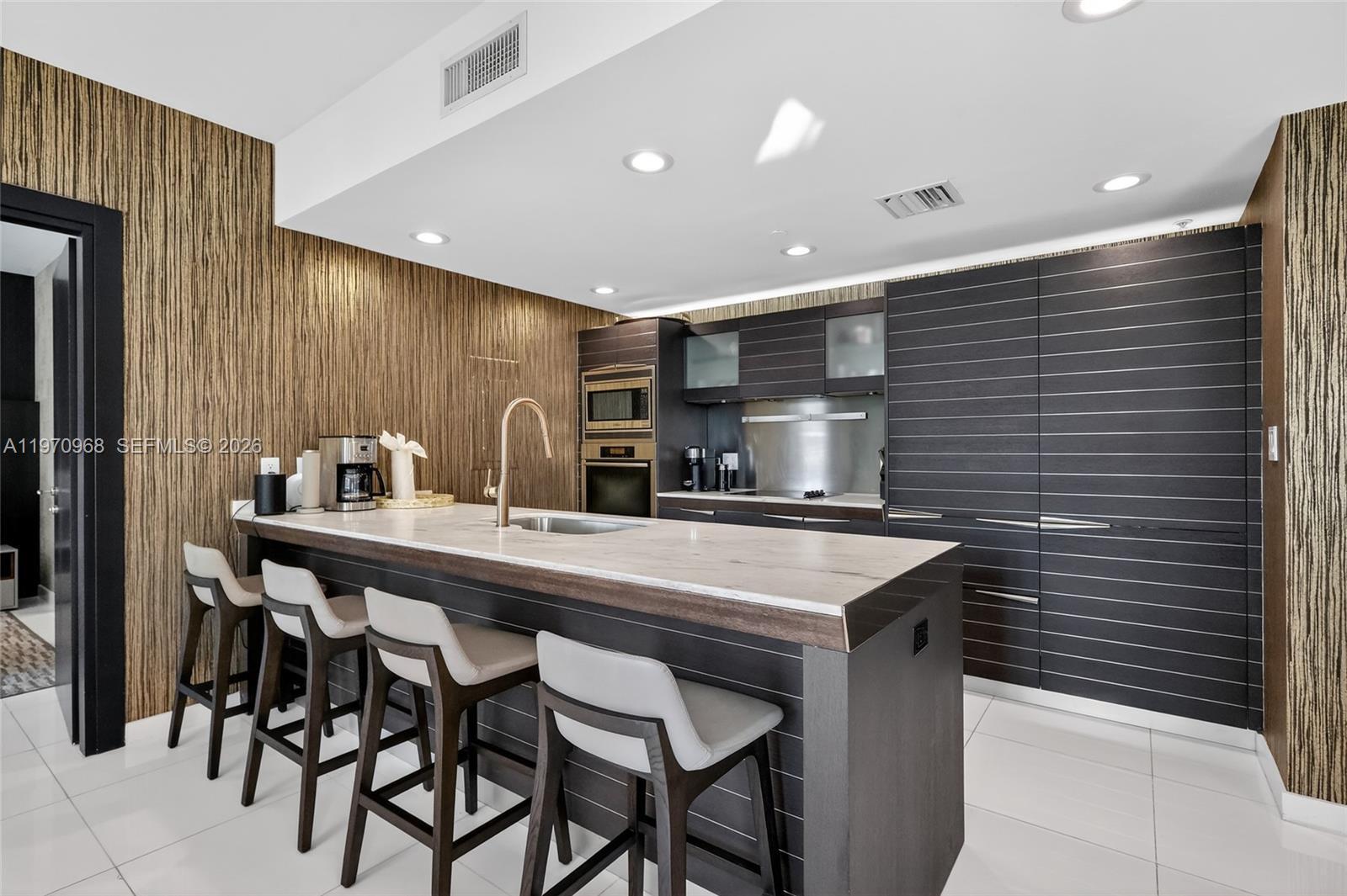 Building Photo - 200 Biscayne Boulevard Way