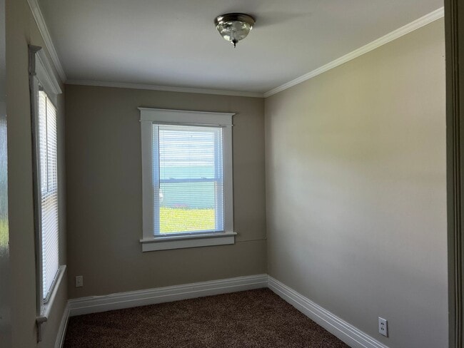 Building Photo - One Level House With Back Deck off Campbell Avenue