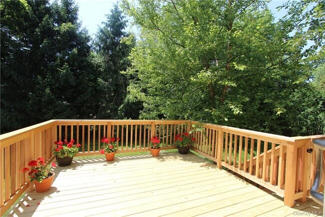 Building Photo - 225 S Barry Ave