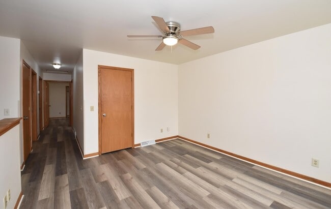 Building Photo - 3042 Hamlin Ave