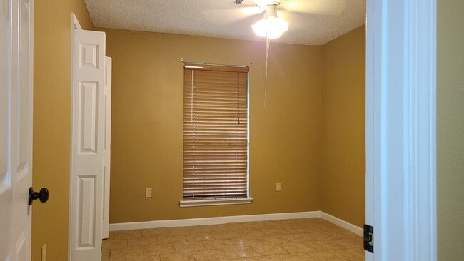 Building Photo - 511 Ponderosa Dr