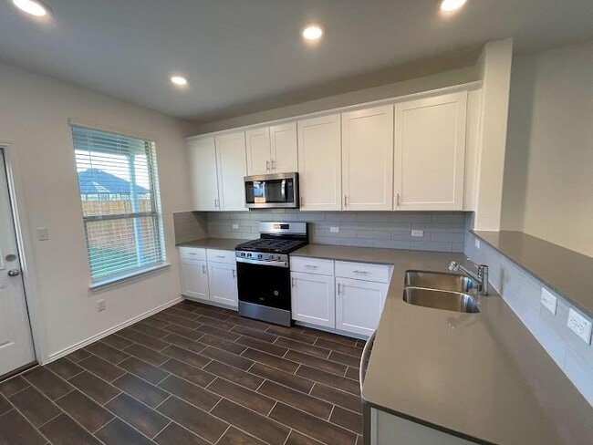 Building Photo - 640 Pickrell Lp