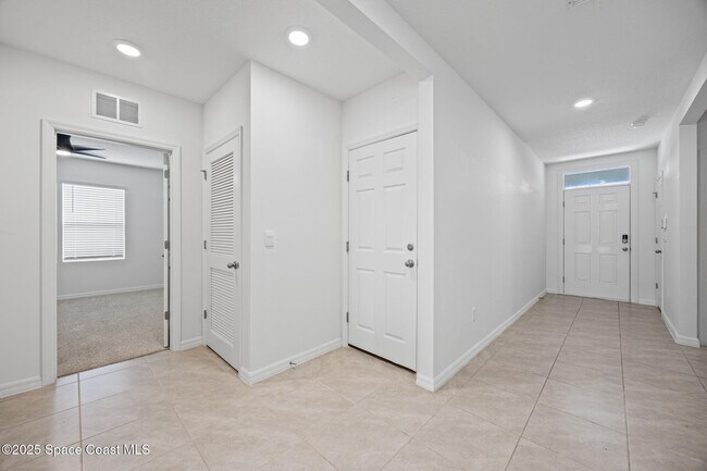 Building Photo - 1305 Valley View Ave