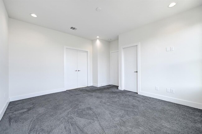 Building Photo - 3313 Baer St