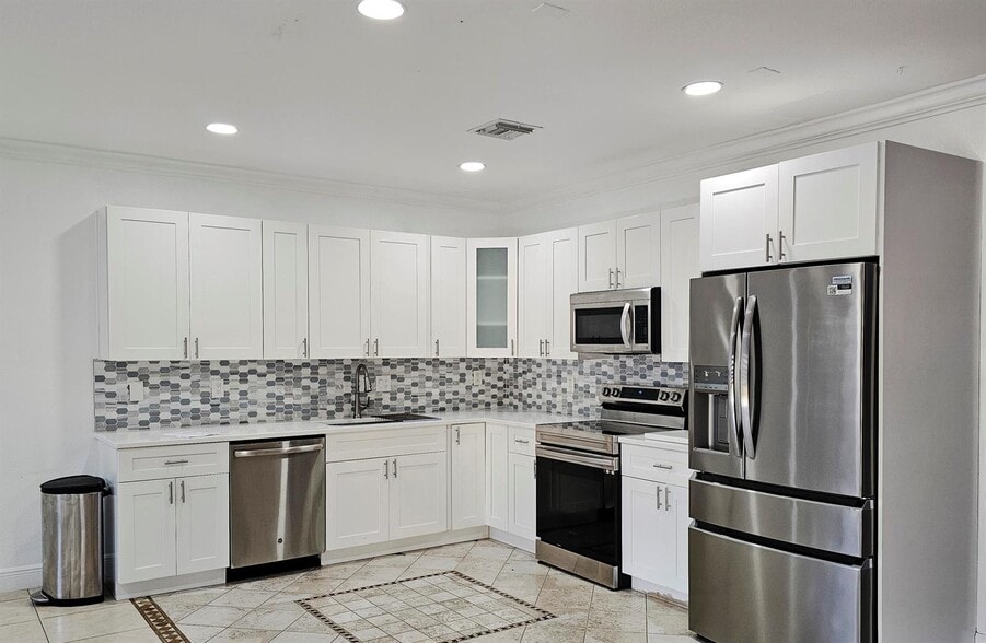 Building Photo - 213 Talia Cir