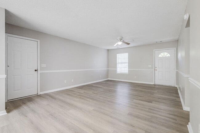 Building Photo - Well-Maintained 3BR, 2BA Home with 1-Car Garage