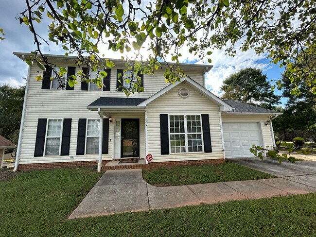 Building Photo - COMING SOON! N Greensboro, 4/2.5 home off of N Church St near Lake Jeanette & I-840