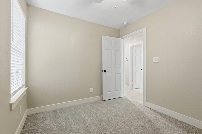 Building Photo - 9716 Fillmore St