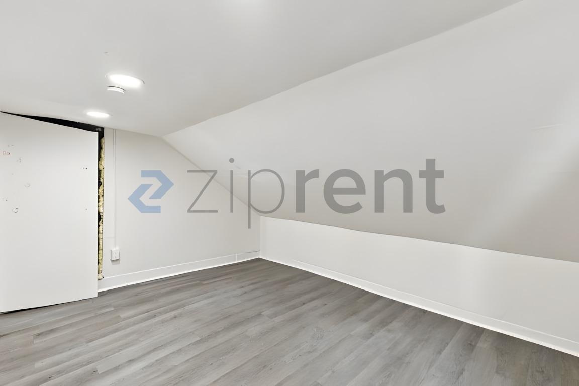 Building Photo - Unit