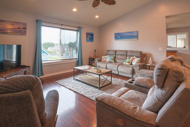 Building Photo - PERFECT OFF-SEASON MONTHLY GETAWAY